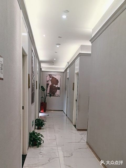 最新美容場(chǎng)所重塑自信光彩，自我重塑與自信綻放