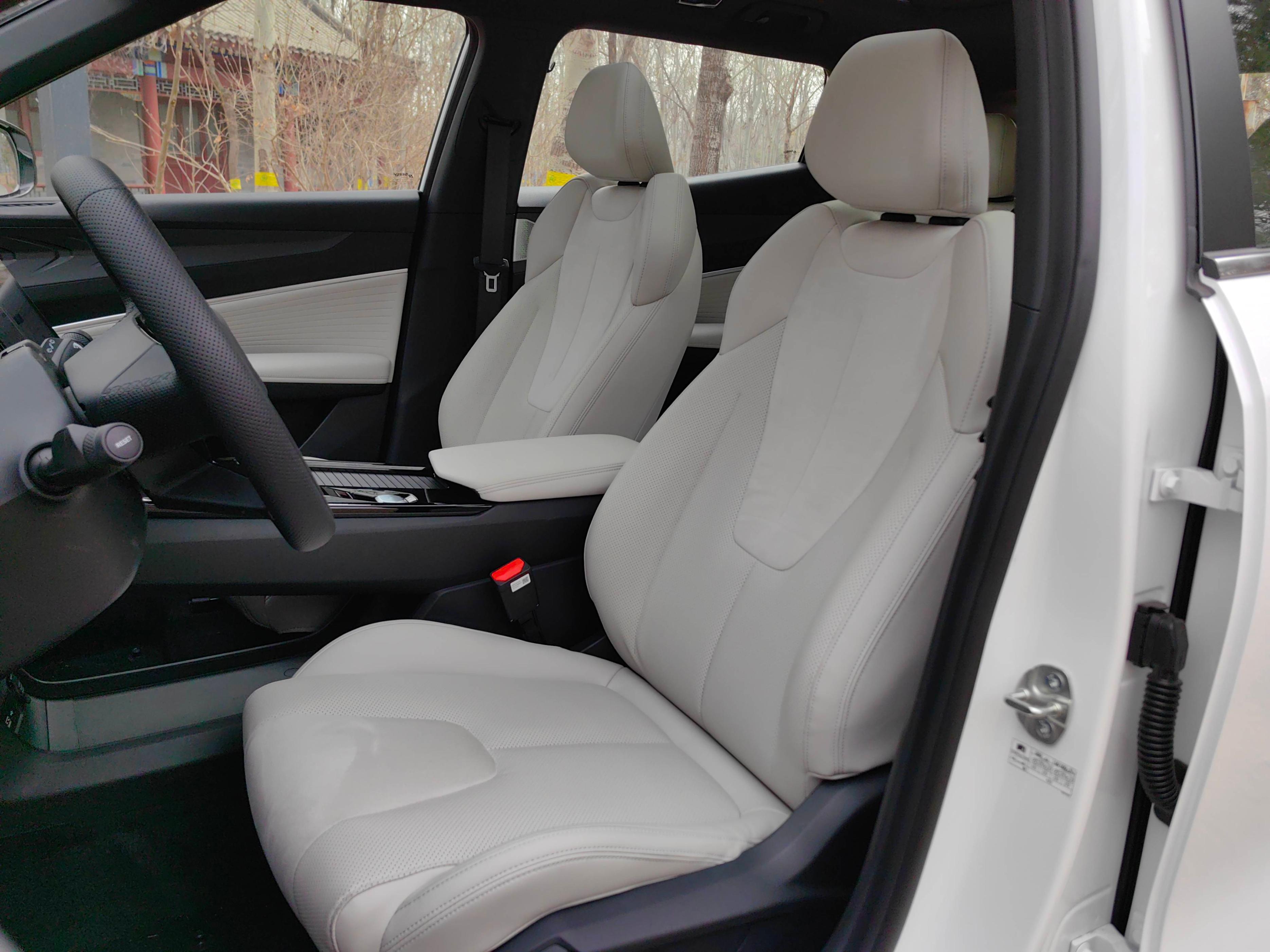 吉利新品科技引領(lǐng)未來，重塑駕駛體驗新動態(tài)