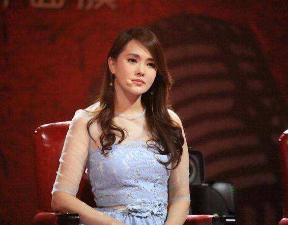 伊能靜最新動態(tài)揭秘，小巷中的隱藏瑰寶風(fēng)采展露無遺