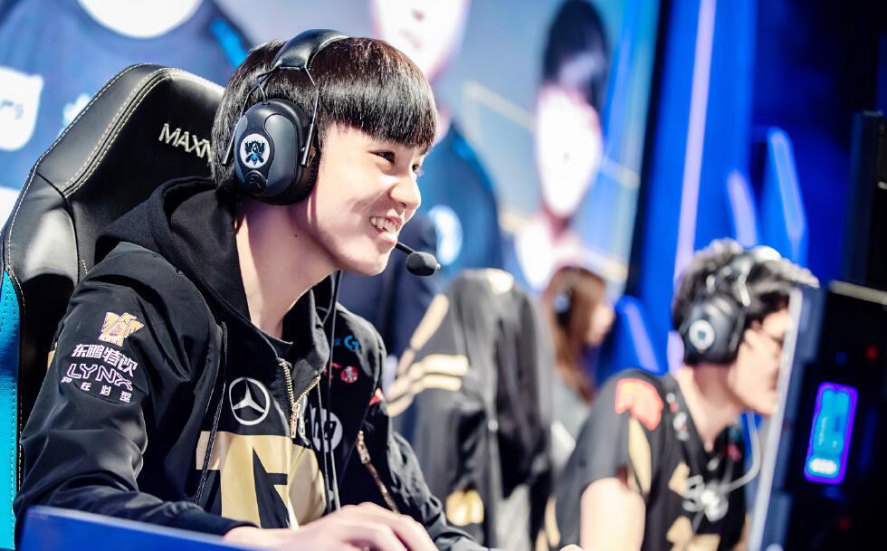 RNG最新比賽重塑電競體驗，科技與激情的碰撞。