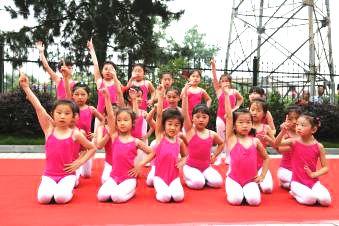 最新幼兒舞蹈展示，歡樂的自然美景探索之旅