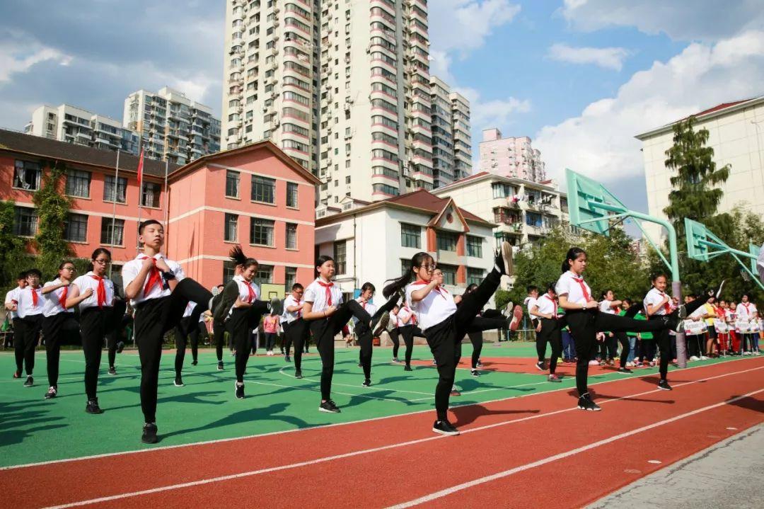 小巷中的寶藏，獨具特色的五項全能比賽觀賞小店