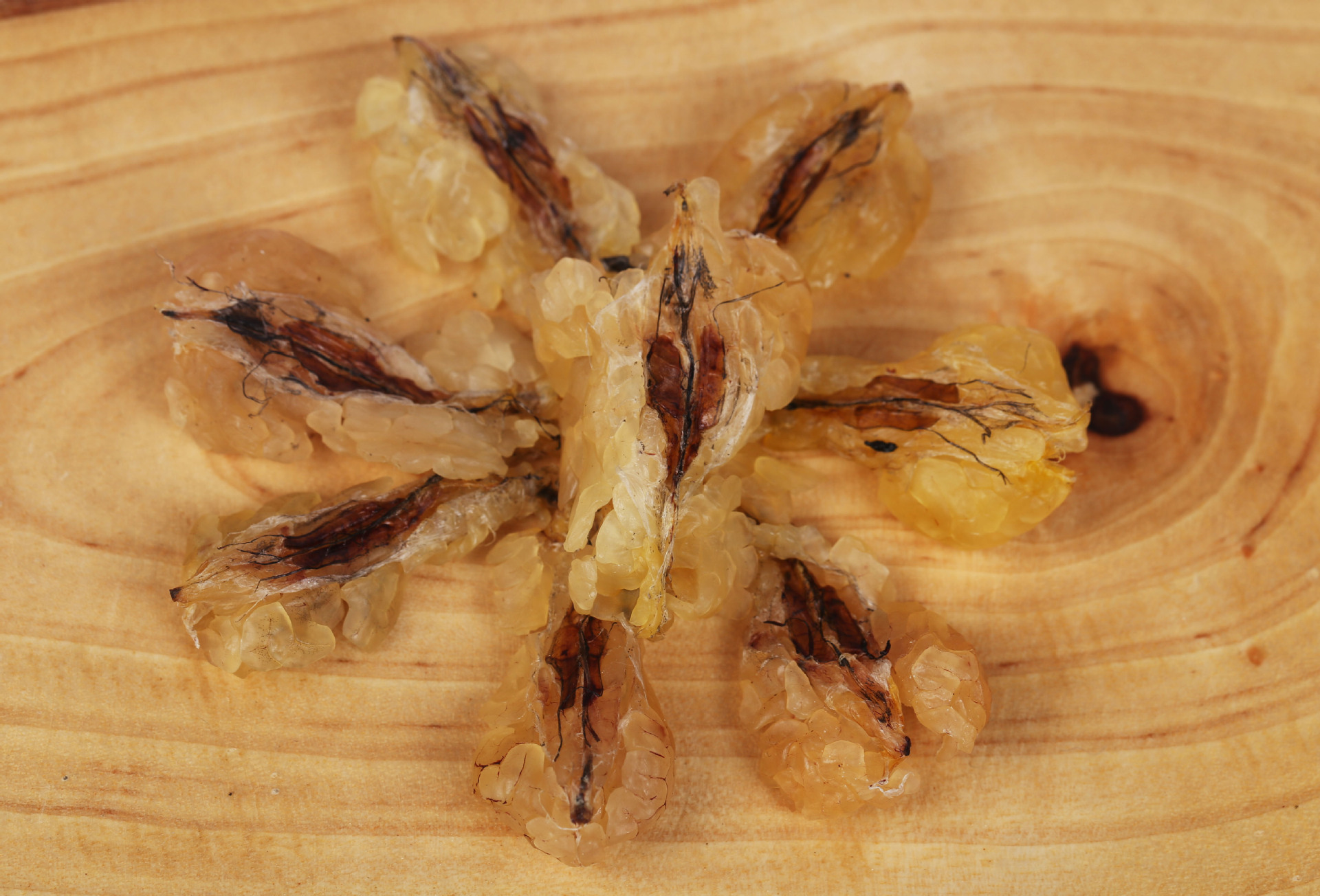 林蛙油價(jià)格表，市場(chǎng)分析、購(gòu)買(mǎi)指南及價(jià)格一覽表