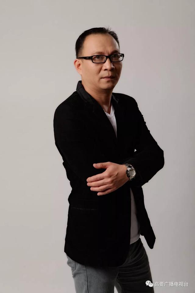 浩文新作，躍動知識的海洋，自信塑造未來之路