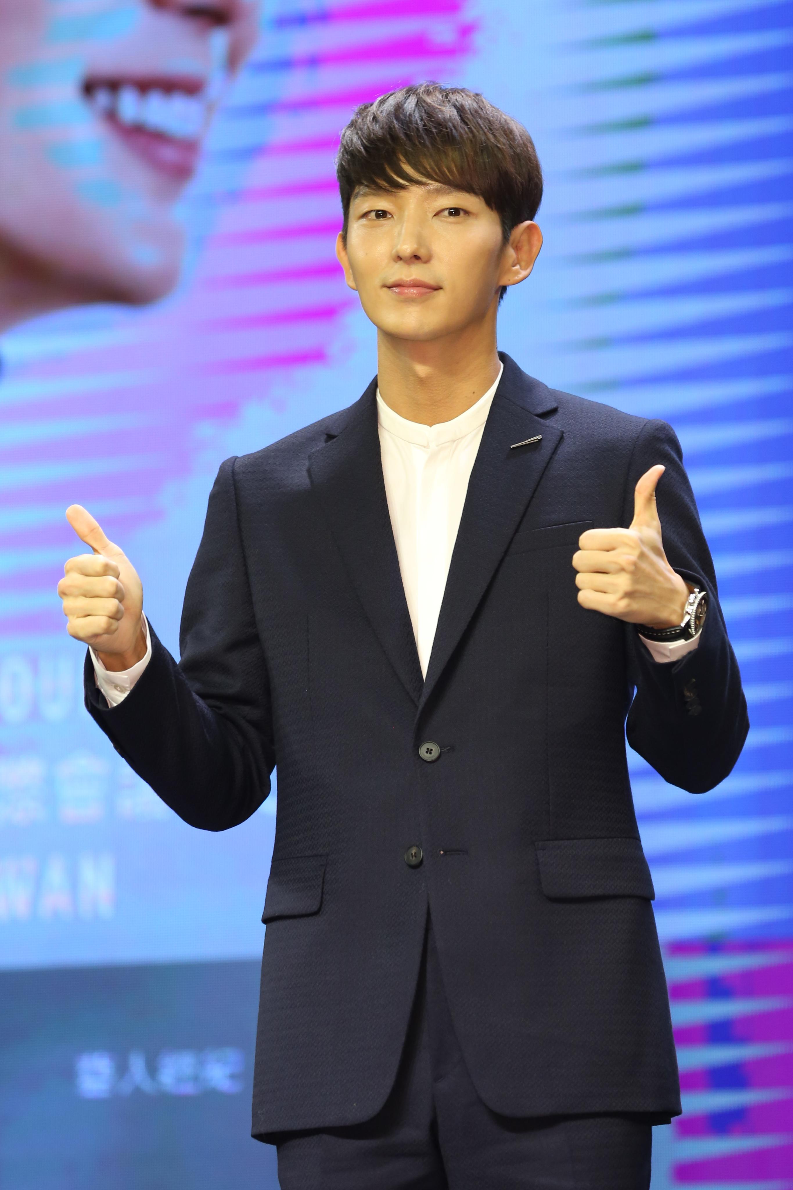 演員最新規(guī)定,演員最新規(guī)定，探尋小巷中的獨(dú)特魅力小店