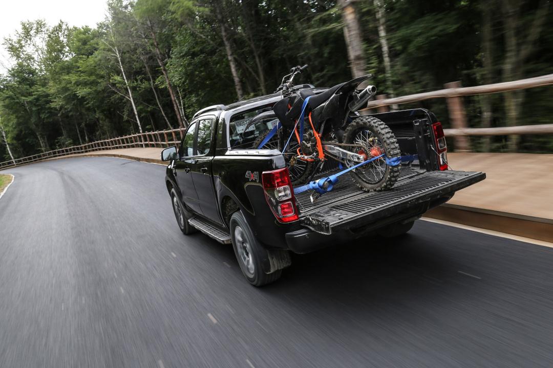 新款柴油進(jìn)口皮卡，家庭冒險(xiǎn)之旅的理想伙伴