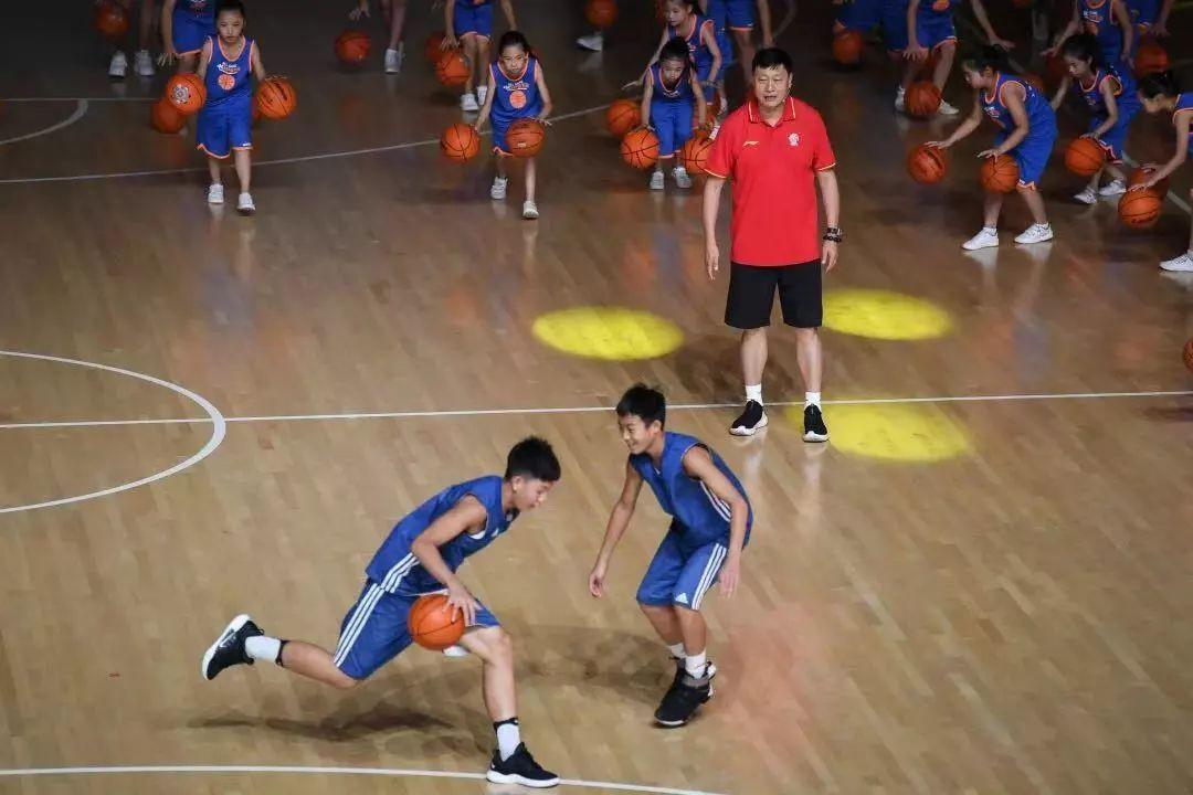 籃球比賽標(biāo)志,籃球比賽標(biāo)志，自信、成長與無限可能性的象征