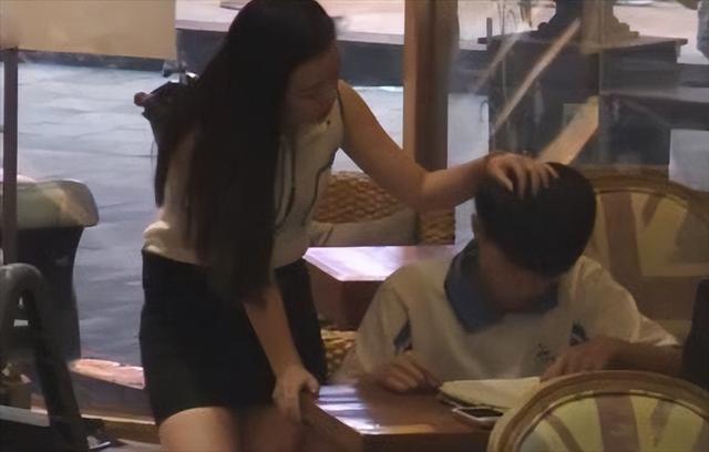 善良的女老師電影,善良的女老師電影，陽光下的溫情故事