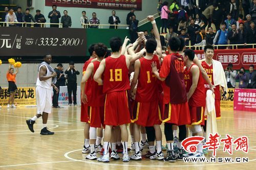 中美比賽,中美比賽，小巷深處的味覺奇遇