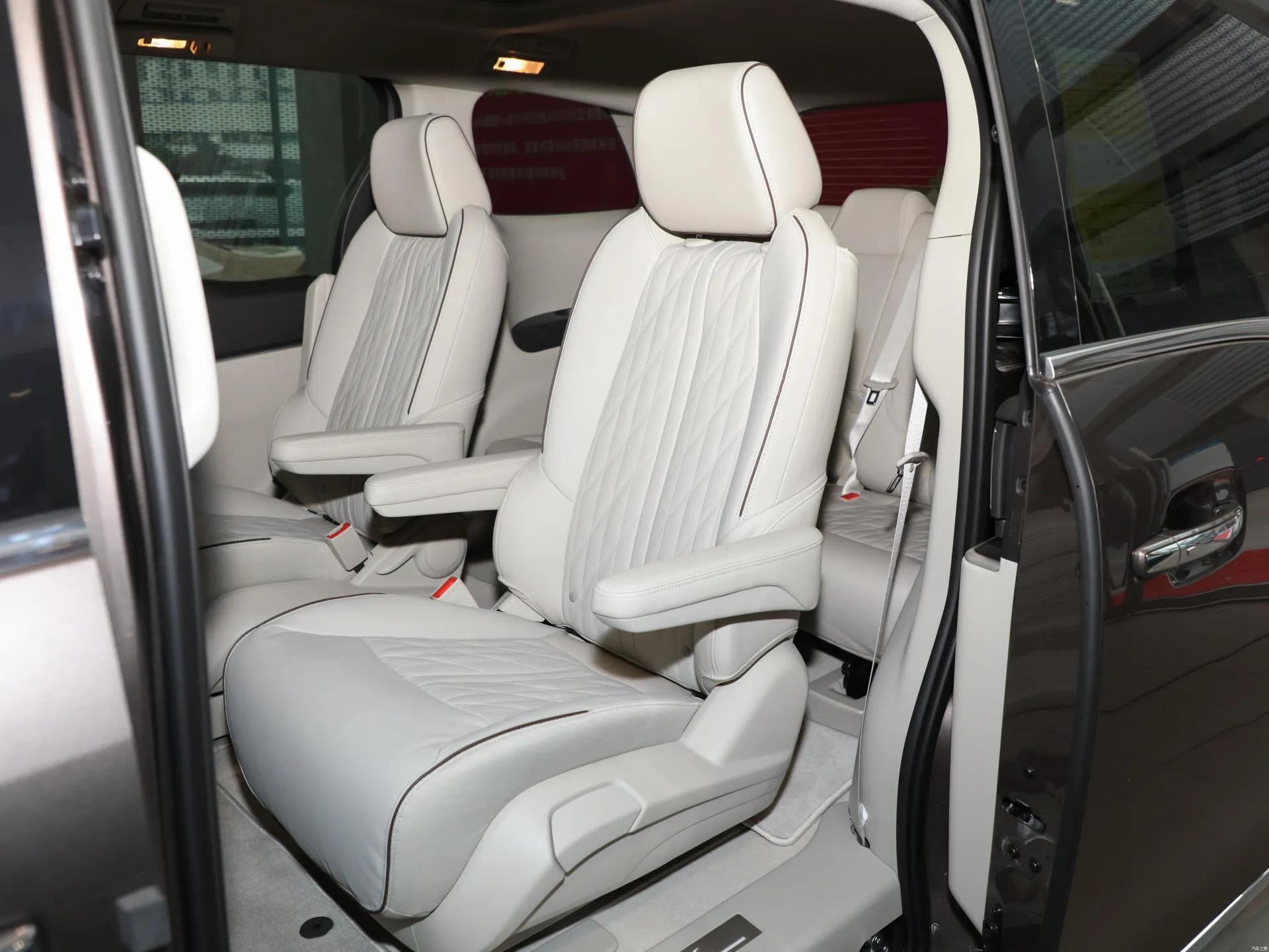 GL8最新款，小巷中的驚喜發(fā)現(xiàn)