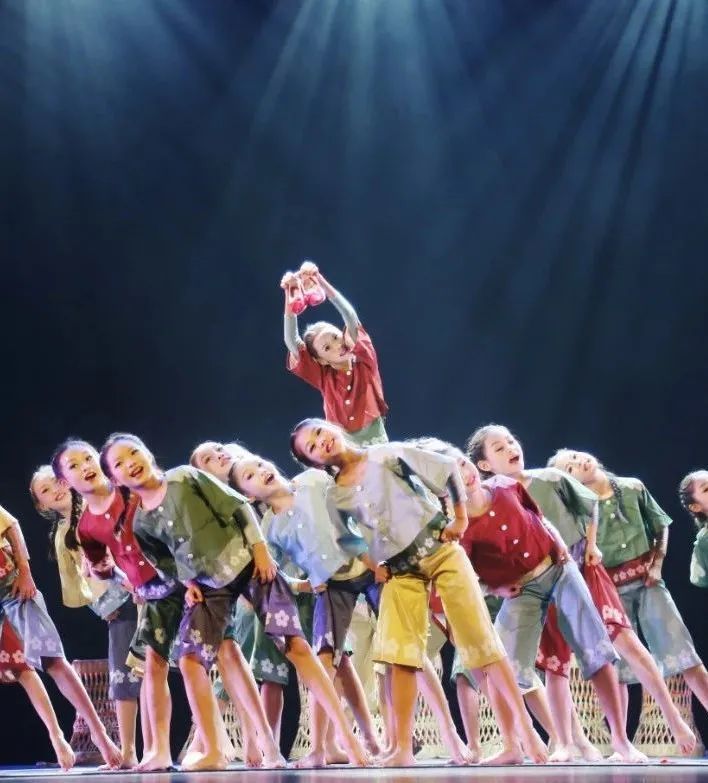 參加舞蹈比賽的好處全解析，提升技藝、鍛煉身心與拓展社交舞臺(tái)的絕佳機(jī)會(huì)