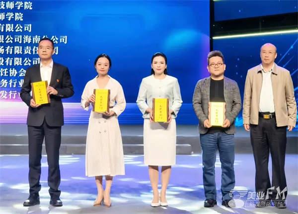 馮瑩2025最新動態(tài)，自然美景探索之旅，尋找內心的平和與喜悅