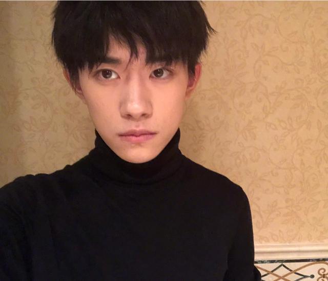 重磅揭秘，明星曝光照片，瞬間展現(xiàn)光彩！