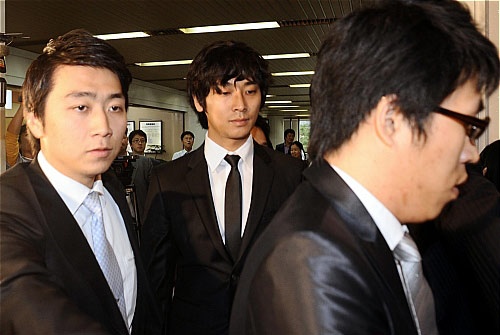 韓國明星吸毒現(xiàn)象，背景、事件、影響及在當(dāng)代的地位挑戰(zhàn)