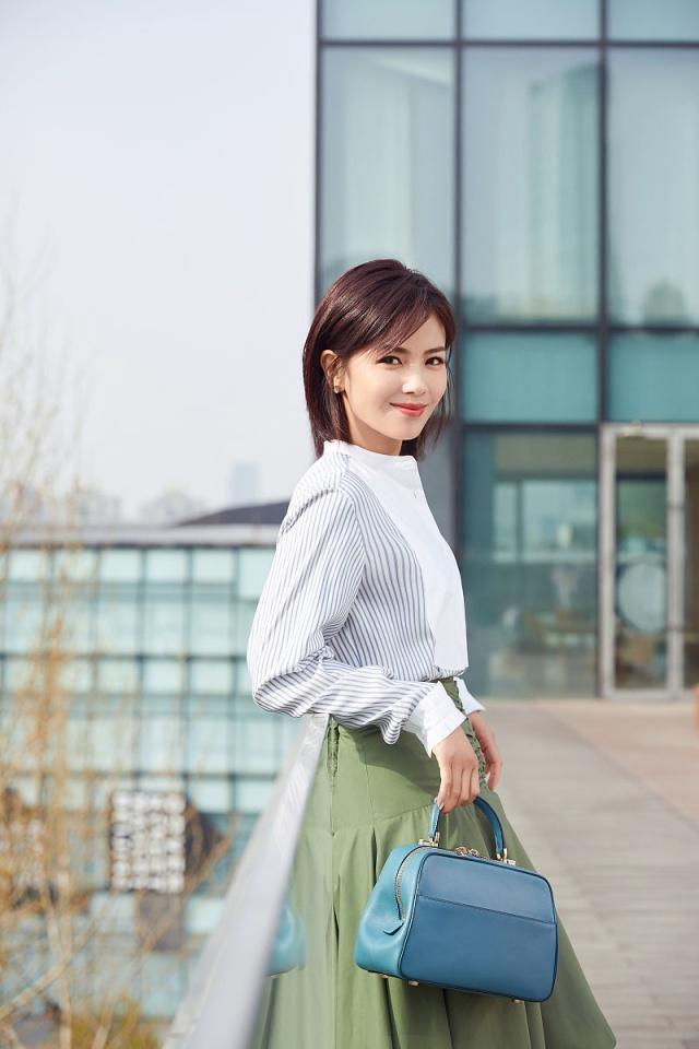 劉濤最新寫真，小巷深處的獨特風(fēng)情與隱藏的特色小店揭秘