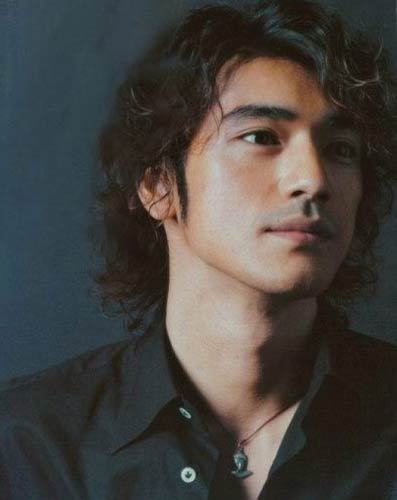 外國明星帥哥，變化、自信與成就的力量之旅