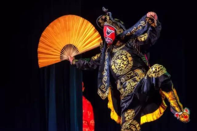 川劇變臉演員，傳承演繹神秘國粹藝術(shù)之道