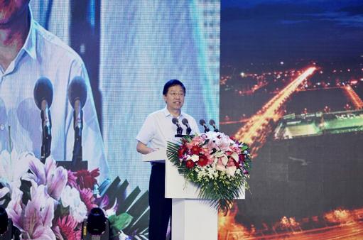 八年成長(zhǎng)路，愛(ài)的陪伴與上市之旅