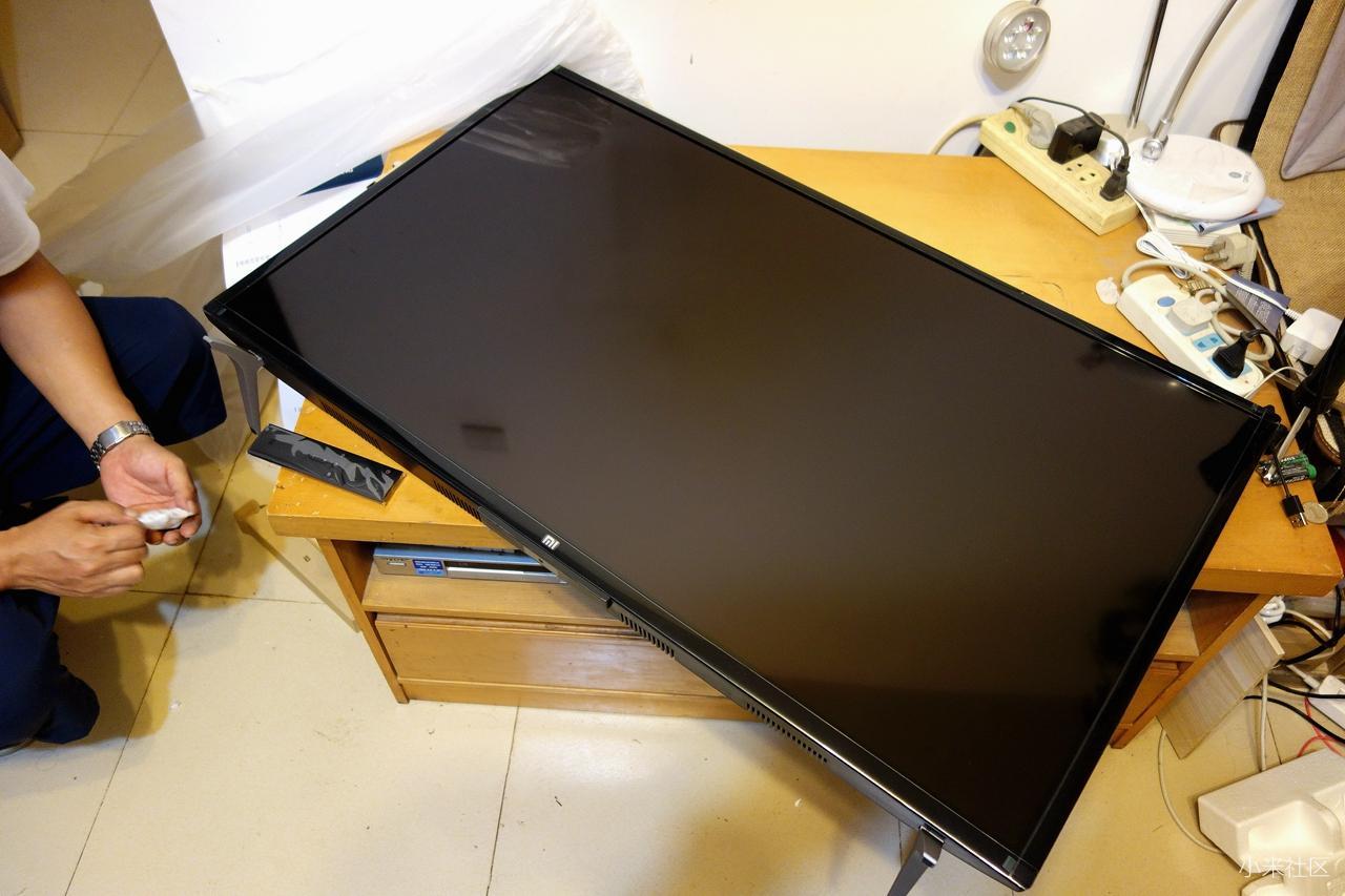 科技與生活的完美結(jié)合，小米電視機(jī)完美融入家庭生活