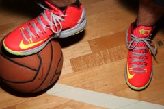 最新籃球鞋上市資訊，小巷深處的寶藏店探秘