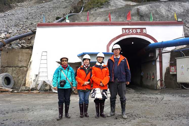 甘孜州鋰礦最新動(dòng)態(tài)，小巷深處的鋰礦珍寶與獨(dú)特小店