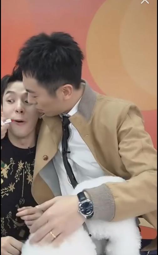 男演員直播日常，鏡頭下的歡樂與陪伴時光