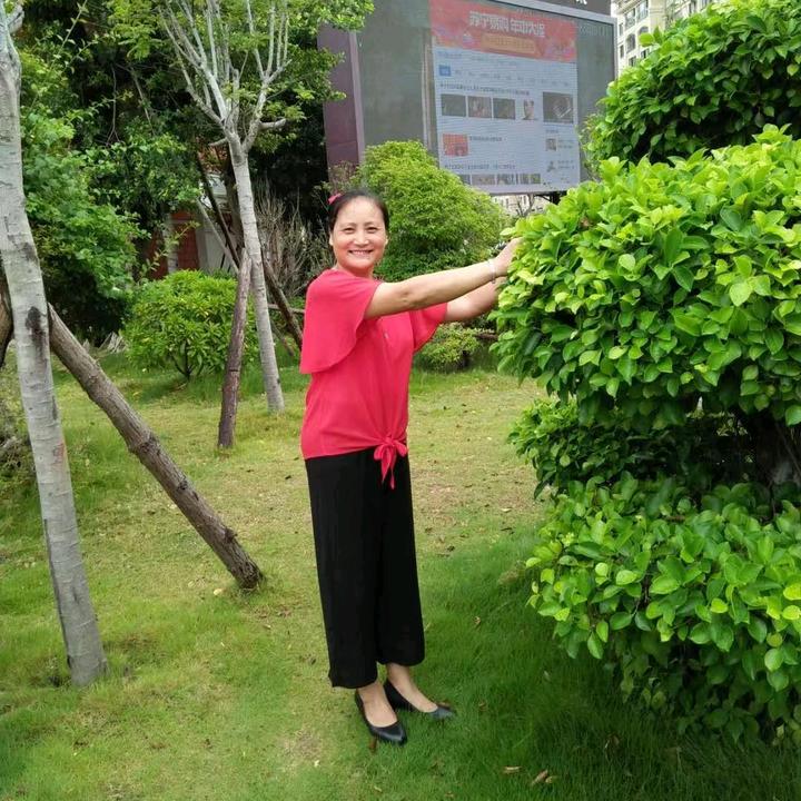 秀云風采照，學習之光照亮自信之路