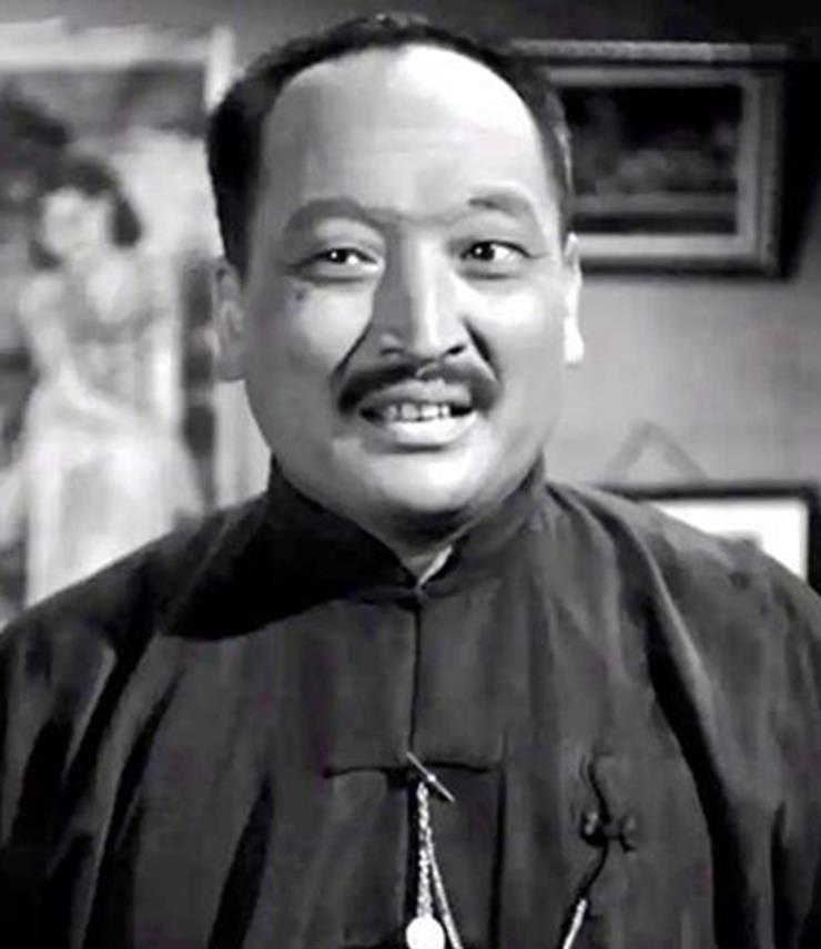 老演員梁慶剛與小巷中的秘密舞臺(tái)，特色小店的魅力之旅