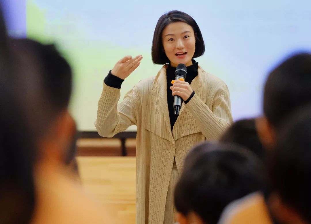 演員李麗，表演藝術(shù)學(xué)習(xí)與演員任務(wù)完成指南