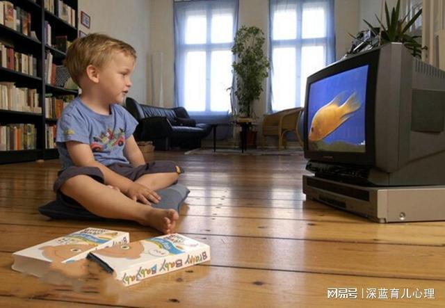 嬰兒可以看電視嗎？初為父母的嬰兒看電視指南！