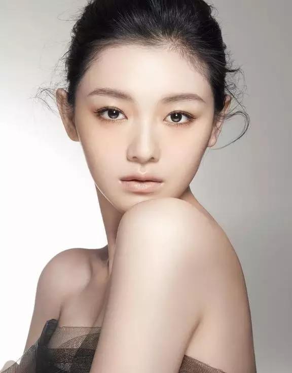 女明星的舞臺與熒屏之旅，學習、變化與自信成就之路