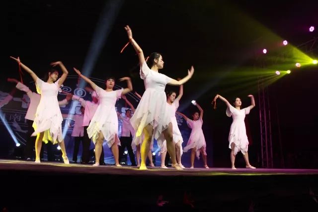 公司舞蹈比賽，舞動自信，筑夢舞臺