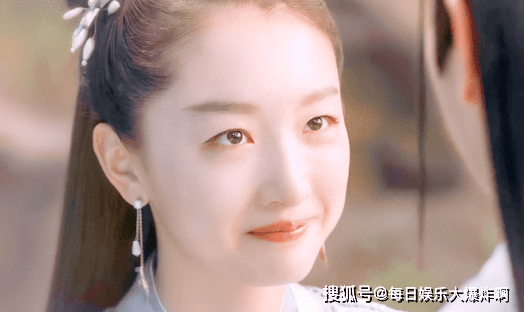 許怡，小巷深處的獨(dú)特邂逅之旅