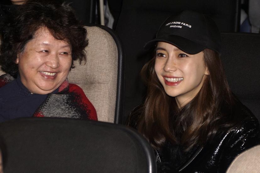 我妻子的媽媽電影，引領(lǐng)科技潮流，全新高科技產(chǎn)品震撼登場！