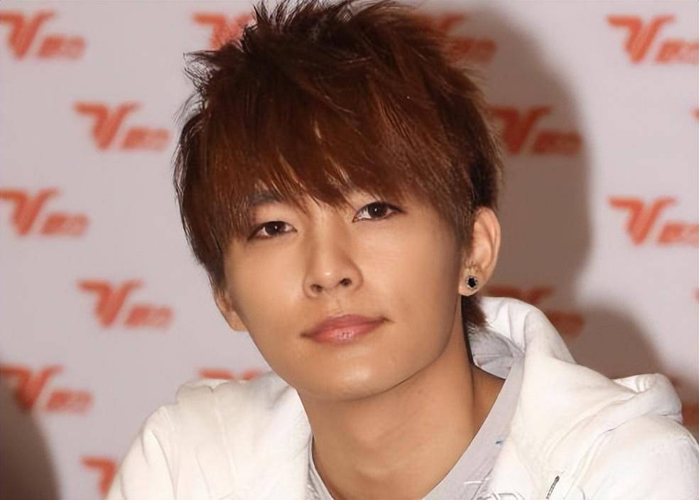 炎亞綸最新動態(tài)，引領(lǐng)科技潮流，生活因他煥新彩