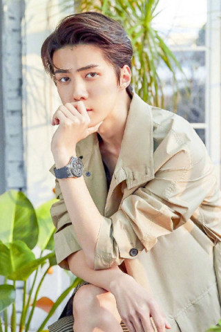 吳世勛最新照片，偶像形象的多元展現(xiàn)風(fēng)采