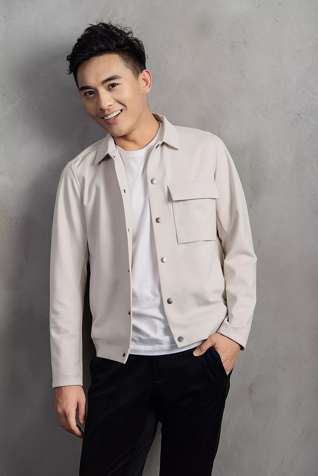 演員褚翰，演技展現(xiàn)與個(gè)人魅力的雙重閃耀