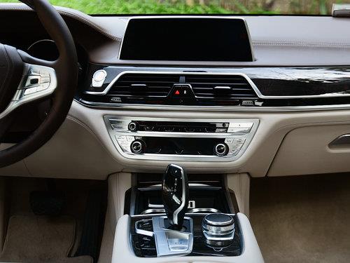 2025款寶馬730Li優(yōu)惠信息，與自然美景的浪漫之旅啟幕！