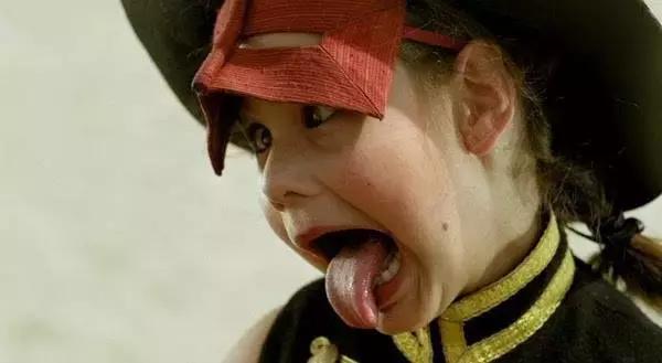 佩佩的表演藝術(shù)之路，從初學(xué)到精通的蛻變之旅