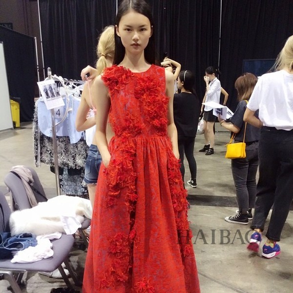 時(shí)尚新秀模特集結(jié)，一場(chǎng)視覺(jué)盛宴的多元解讀