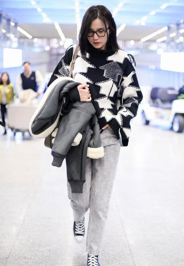 明星毛衣街拍圖片，潮流引領(lǐng)者的溫暖衣櫥必備風(fēng)尚