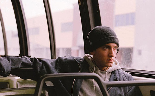 八英里比賽的激情與挑戰(zhàn)，賽場上的速度與意志的雙重考驗