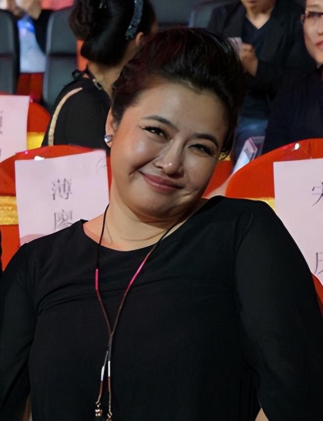 岡江凜最新，小巷中的美食秘密