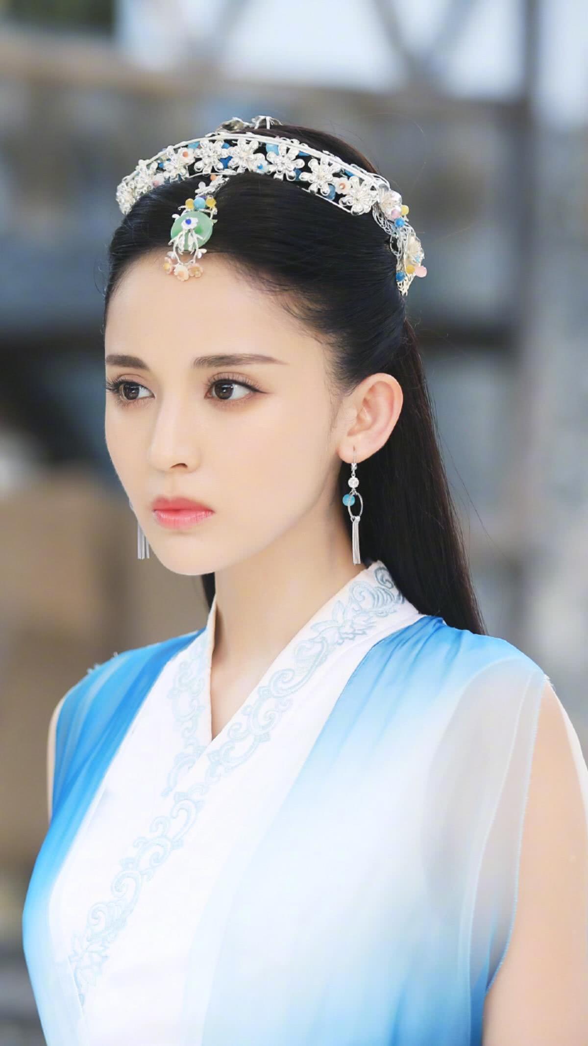 古裝魅力再現(xiàn)，歷史與時尚交融的藝術(shù)典范之美