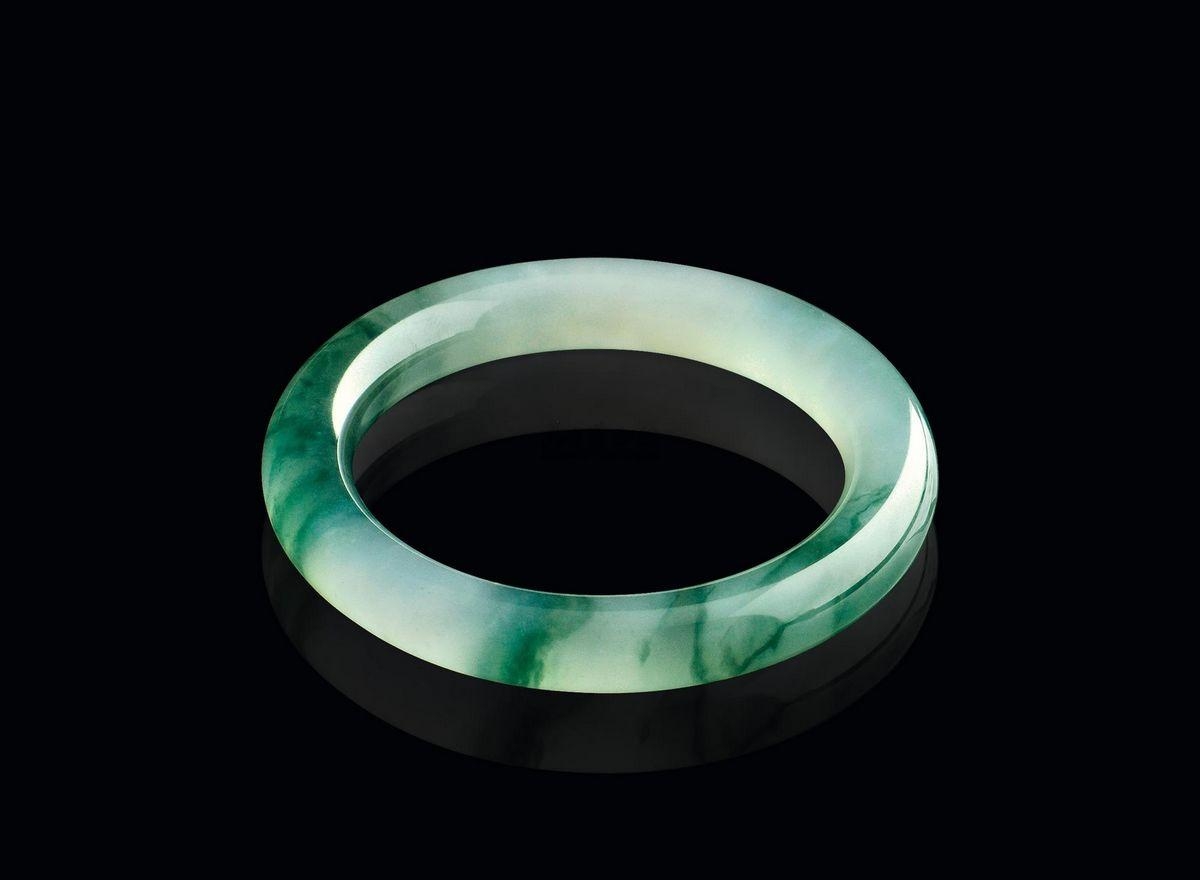 愛淇軒玉器手鐲最新款，一段溫馨的珠寶情緣