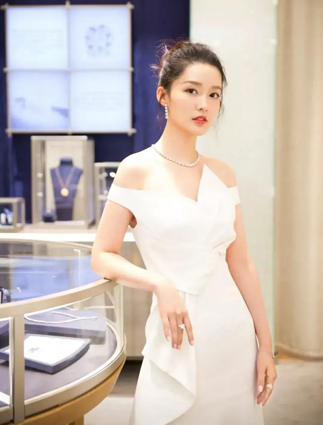 揭秘絕色百美圖最新章節(jié)，美圖背后的故事揭曉