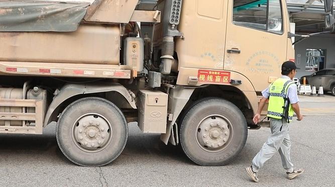 深圳泥頭車新時(shí)代，科技重塑運(yùn)輸業(yè)，最新政策引領(lǐng)泥頭車發(fā)展