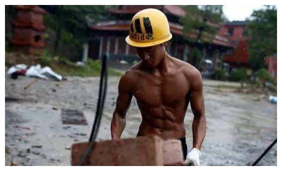 搬磚小偉最新動(dòng)態(tài)，奔赴自然美景的旅行之旅